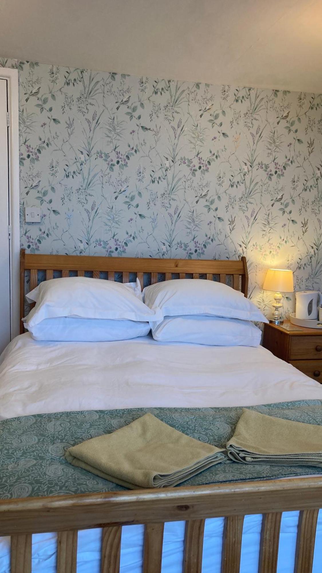 Whitecliff Guest House Weymouth Esterno foto